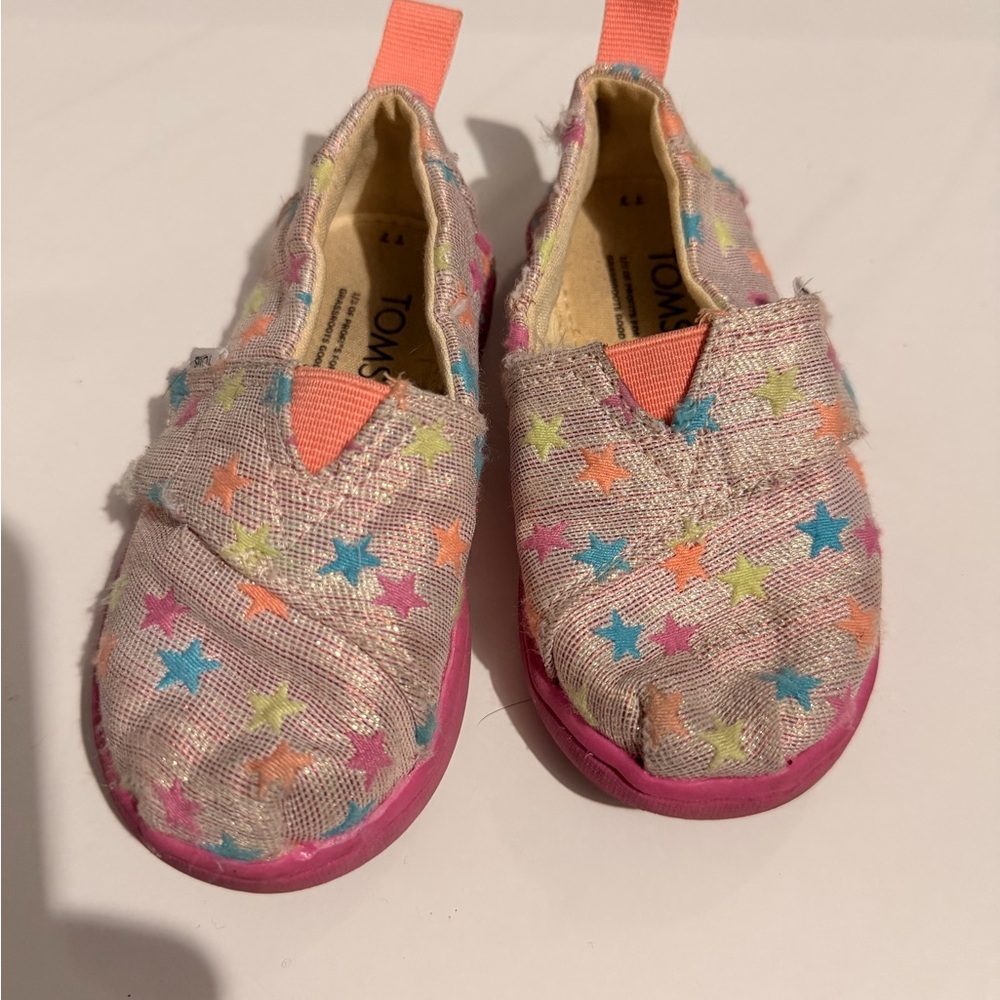 (5 for $40) TOMS Kids' Starry Sneakers - Pink and Multi (5 for $40)